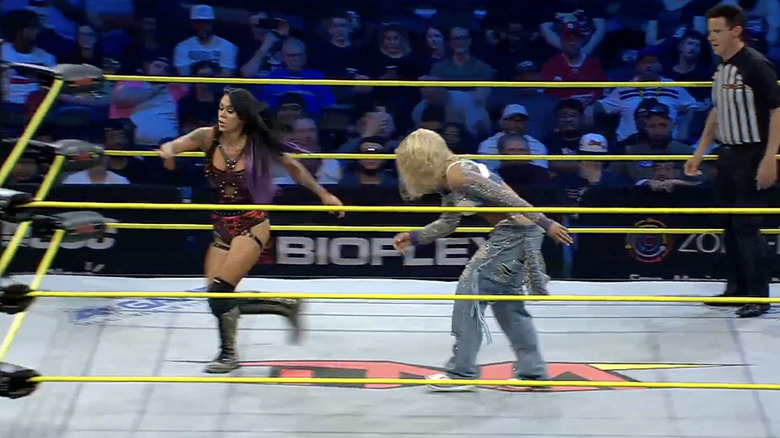 Black and Sadè both in the ring