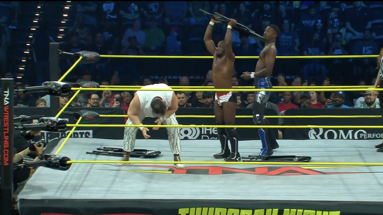 Swann about to hit Dutch with a chair as BDE is controlling him