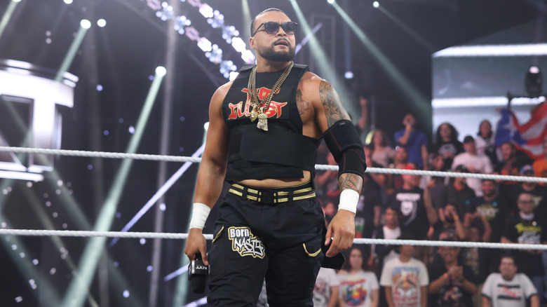 Mike Santana in the ring