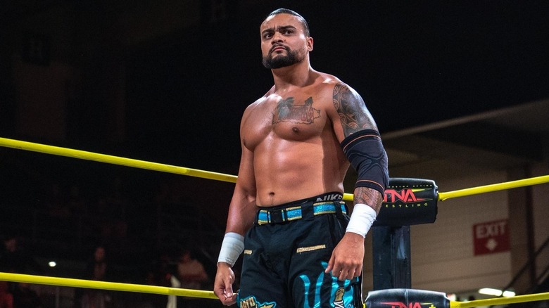 Mike Santana in the ring