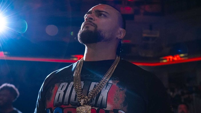 Mike Santana in front of a crowd