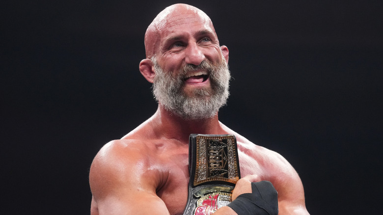 Tommaso Ciampa holding the AEW TNT title