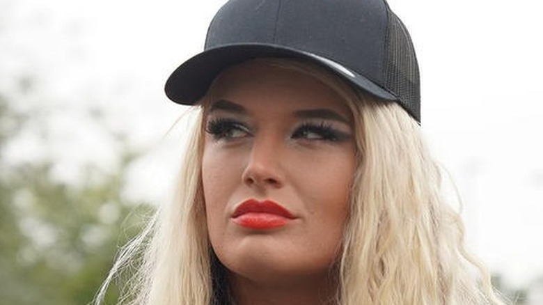 Toni Storm hat