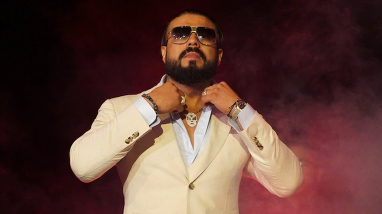 Andrade El Idolo fixing his collar