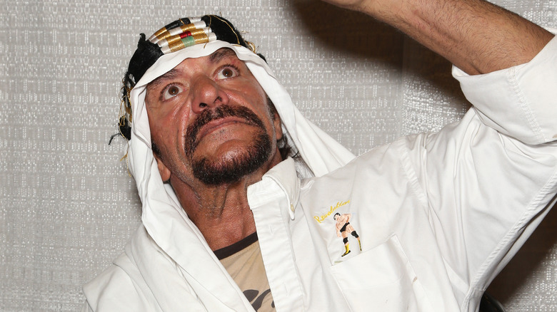 Sabu pointing up