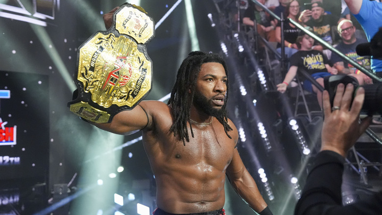Trick Williams holding up the TNA World Championship