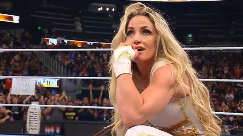 Trish Stratus receives a standing ovation