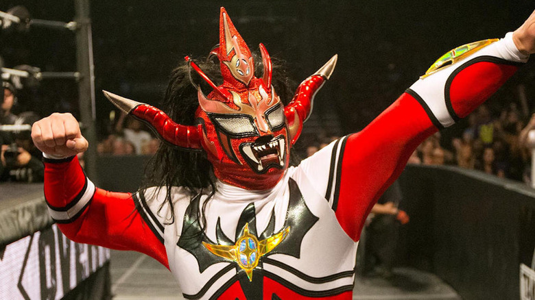 Jushin Thunder Liger posing