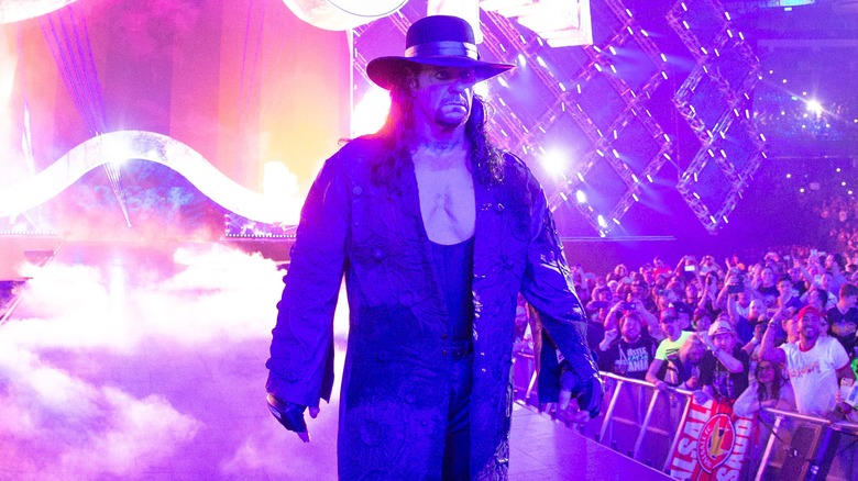 undertaker-walking-down-the-aisle-at-wrestlemania