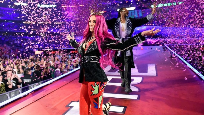 Sasha Banks walks down the ramp at WrestleMania 32 accompanied by Snoop Dogg