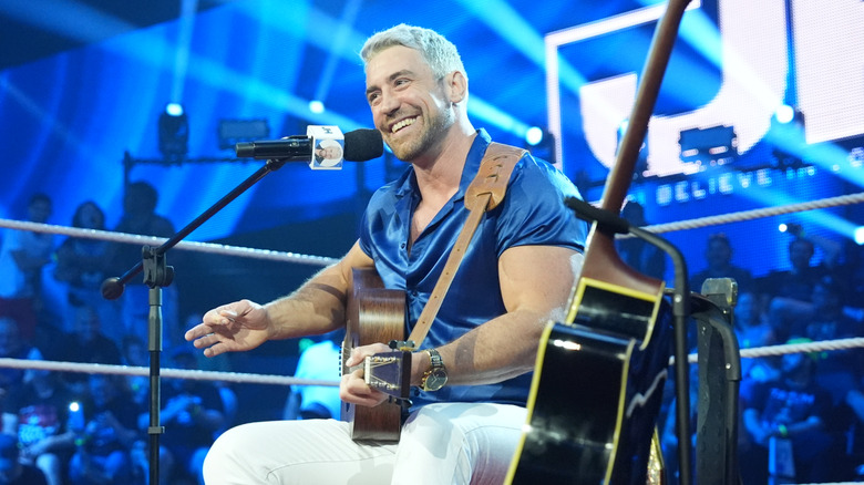 Joe Hendry performing an in-ring concert