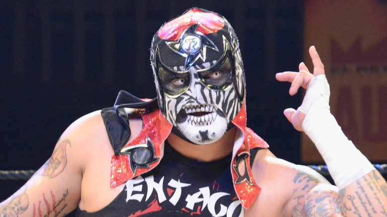 Penta, not quite doing the Cero Miedo taunt, during his Lucha Underground days
