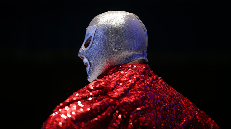 El Hijo del Santo, wearing the same mask as his father, El Santo