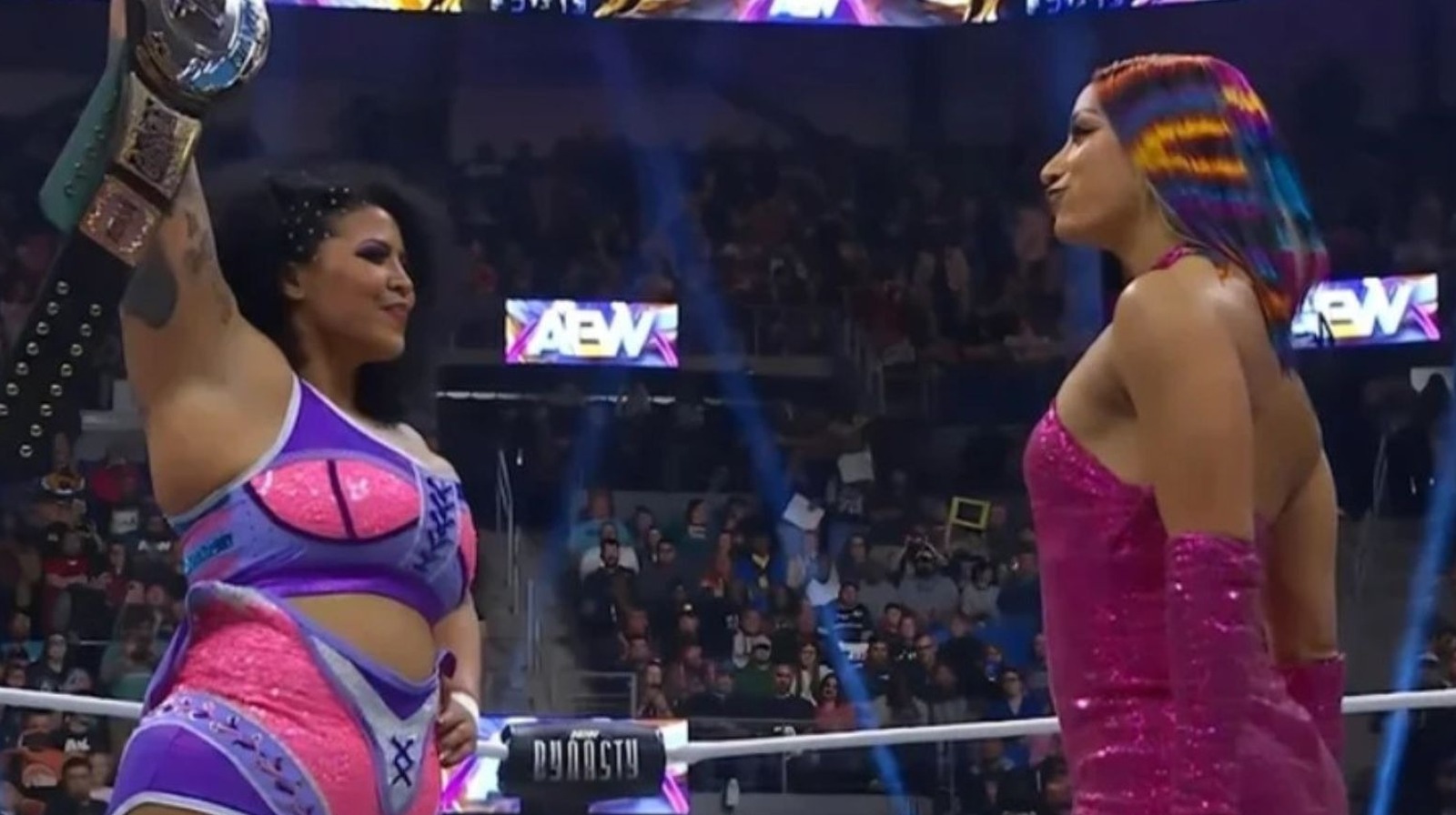 Willow Nightingale Puts Mercedes Mone Through Table In AEW Dynamite Contract Signing