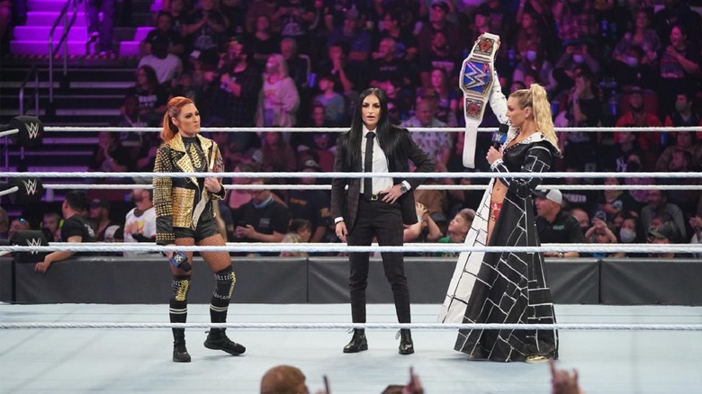 becky-lynch-charlotte-title-smackdown-winc