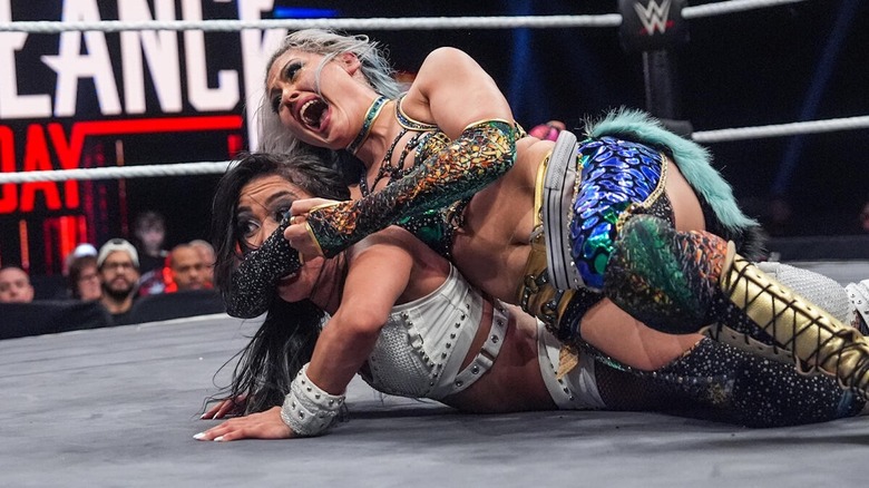 Giulia with a submission hold on Roxanne Perez