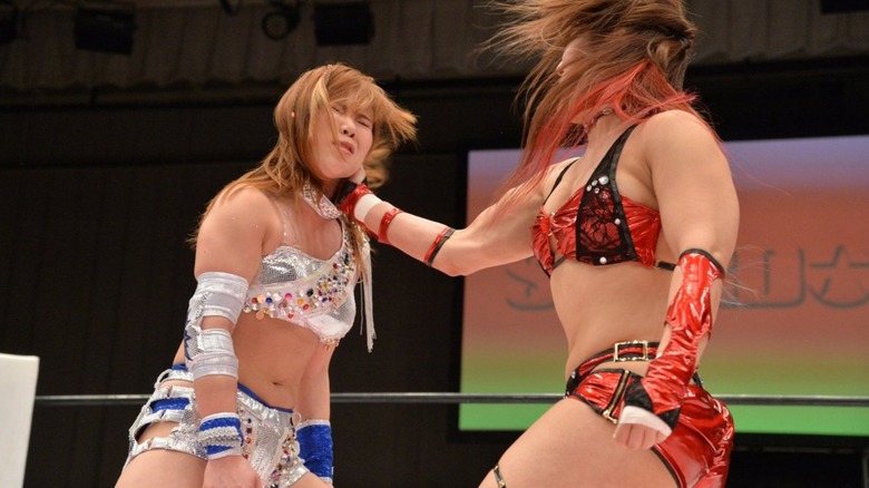 Kairi Hojo and Io Shirai in STARDOM