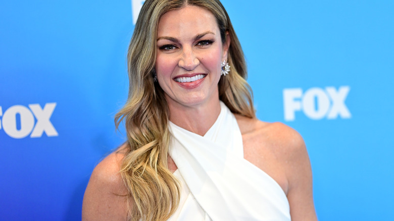 Erin andrews posing on red carpet