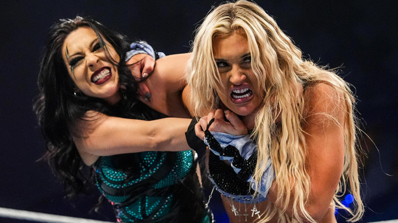 Stephanie Vaquer grapples Tiffany Stratton as Stratton growls.