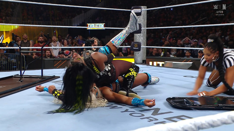 Naomi pinning Cargill