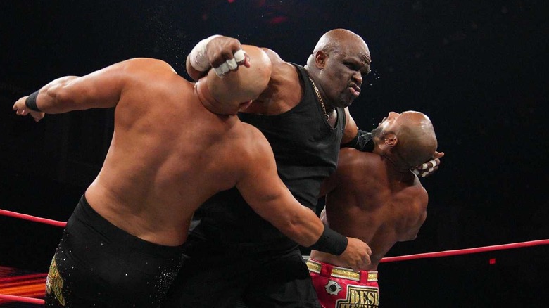 D-Von Dudley clothesline