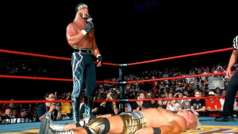 Hulk Hogan sounds off on how mad he is on how his match with Jeff Jarrett went down at WCW Bash at the Beach 2000