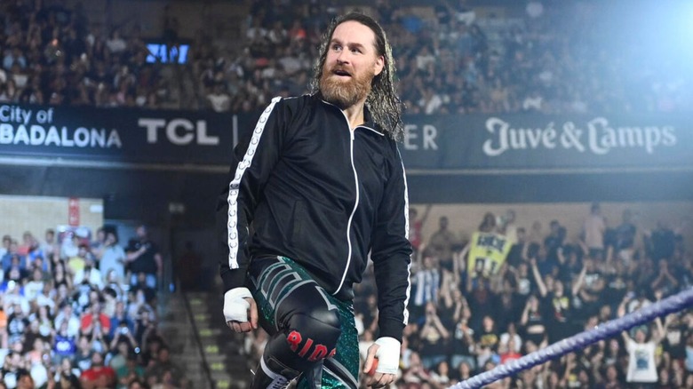 Sami Zayn poses on the ropes before a match on the May 29 edition of 