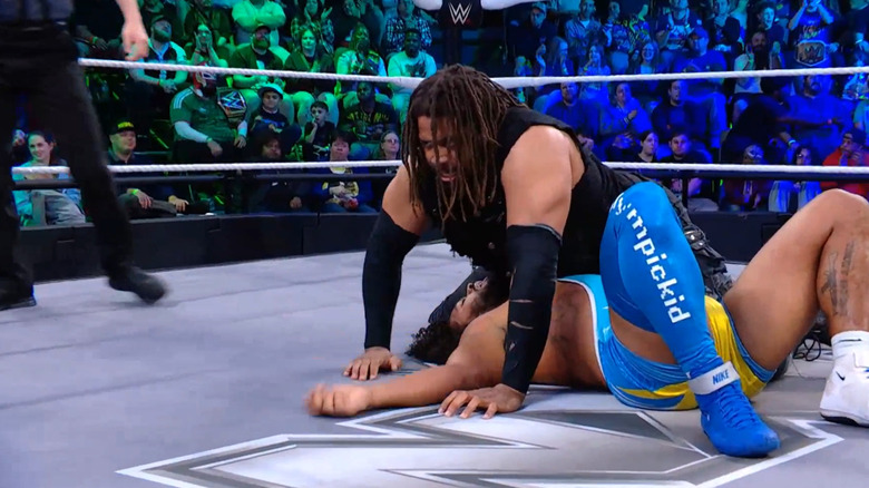 Jasper Troy pins Tavion Heights