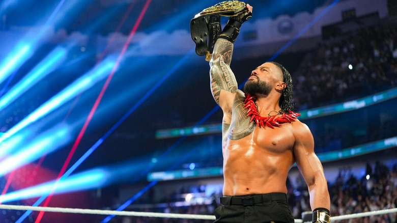 Roman Reigns holds up the World Heavyweight Title