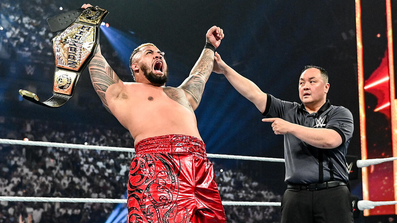 Solo Sikoa holding up his newly won men's US title at WWE Night of Champions