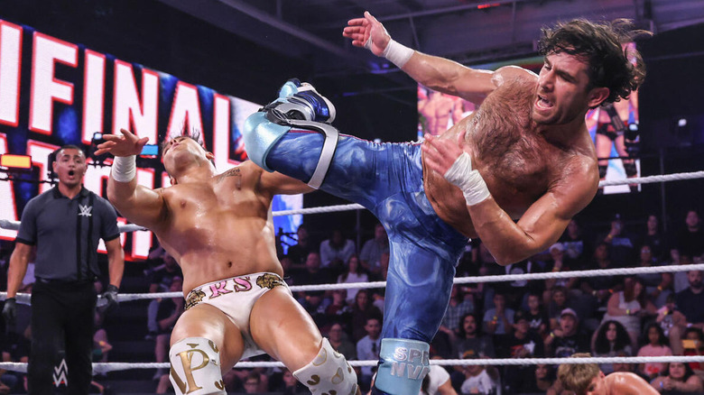 Noam Dar kicks Ricky Smokes in the face
