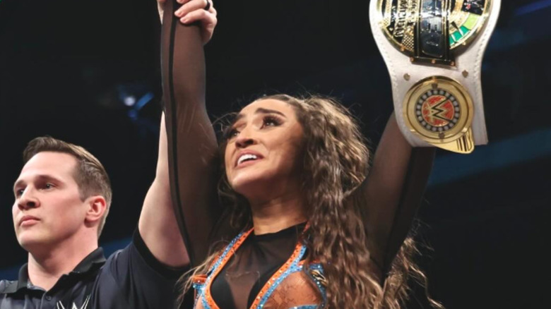 Wren Sinclair holding the Women's Speed Championship