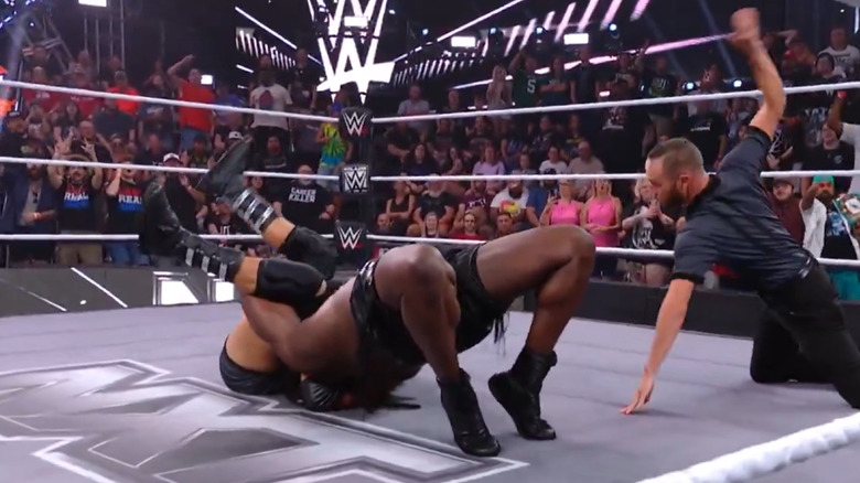 Keanu Carver pins Kam Hendrix
