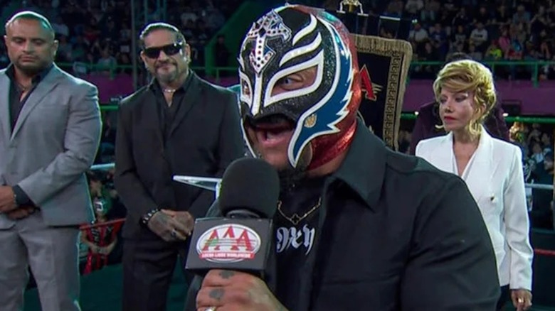 Rey Mysterio makes announcement