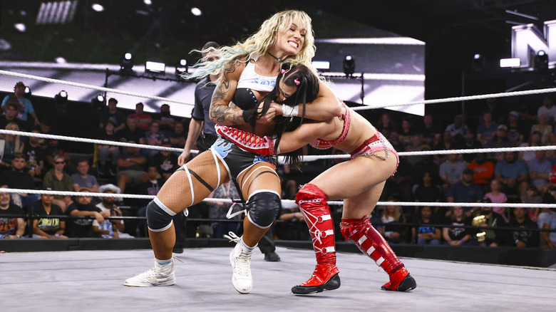 Sol Ruca cinches in a headlock