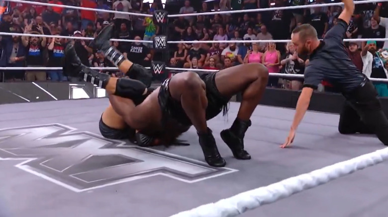 Keanu Carver pins Kam Hendrix