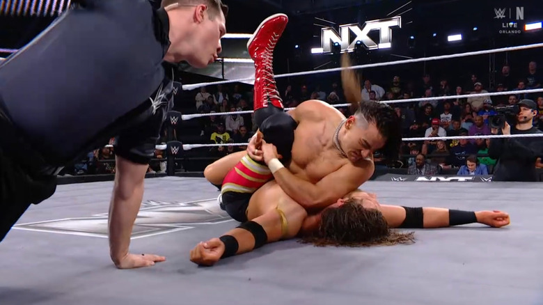 Connors pinning Dixon