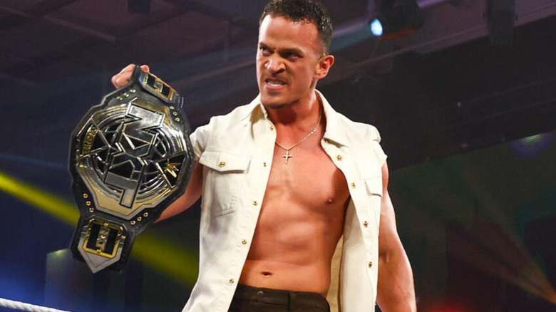 Ricky Saints holding the NXT Championship