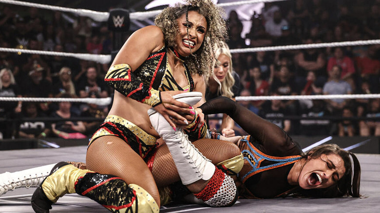 Jordan wearing down Sinclair with a submission hold