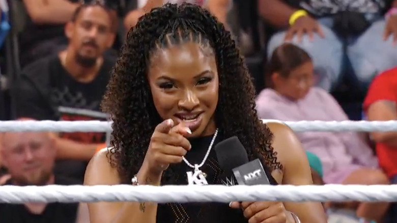 Armstrong pointing in the ring
