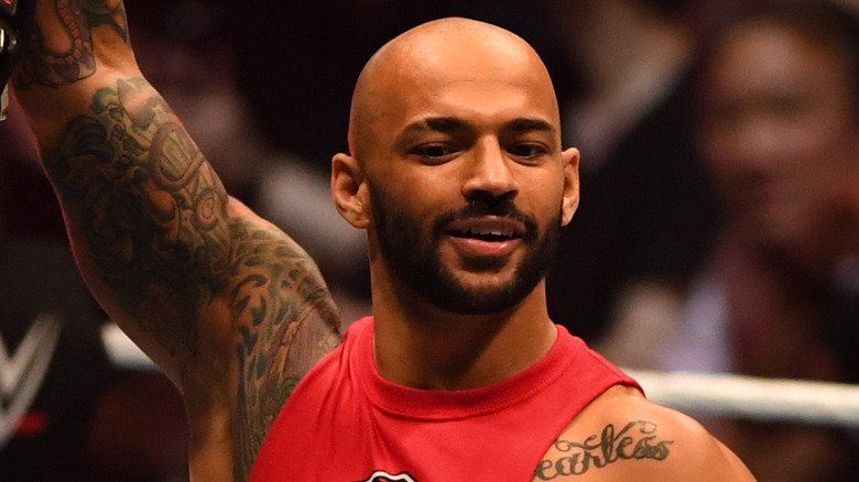 Ricochet holding up his US title