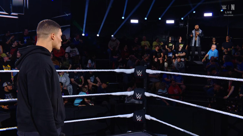 Lennox and D'Angelo speaking with one another