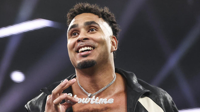 Kam Hendrix shows off his necklace