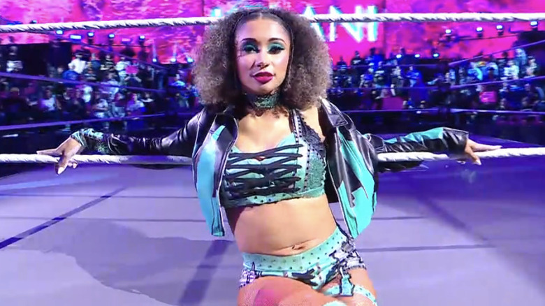 Kelani Jordan poses against the ropes during her entrance.