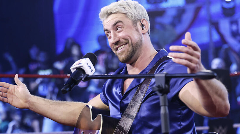 Hendry performing a song