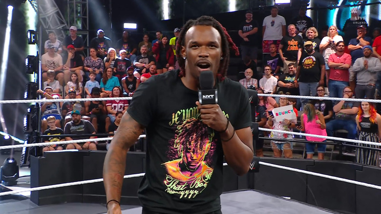 Evans talking in the ring