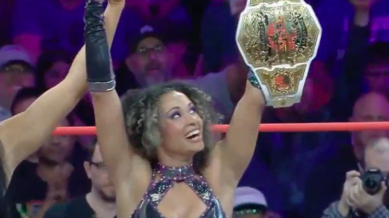 Kelani Jordan looking up at the TNA Knockouts title