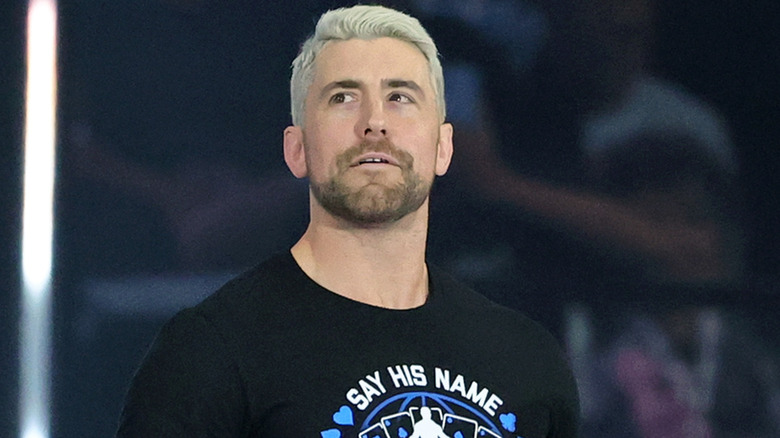 Joe Hendry wearing a black t-shirt