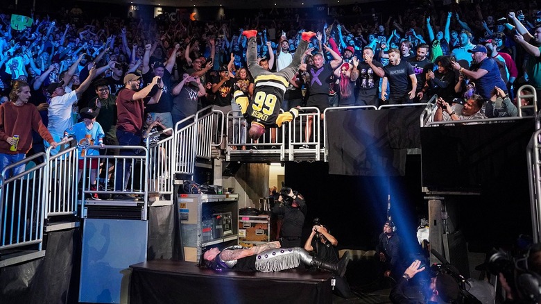 Kevin Owens jumps from 100-level onto Dominik Mysterio