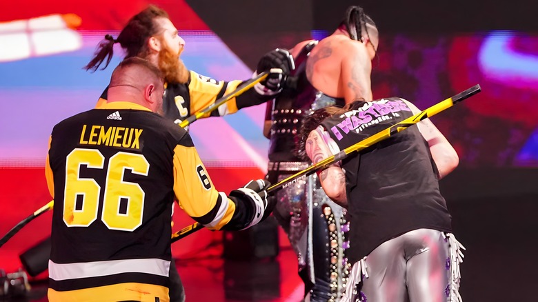 Incredible finish to steel cage match as Becky Lynch vs Trish Stratus feud finally ends at Payback 2023
